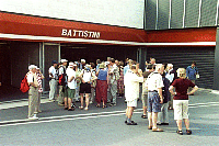 Vor der Metro-Station Batistini